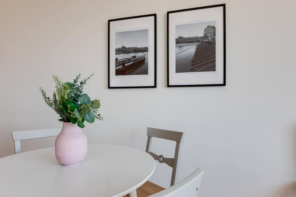 Jt'S Apartments Korunni Str. Prága Kültér fotó