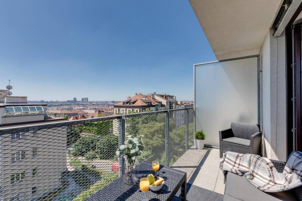 Jt'S Apartments Korunni Str. Prága Kültér fotó