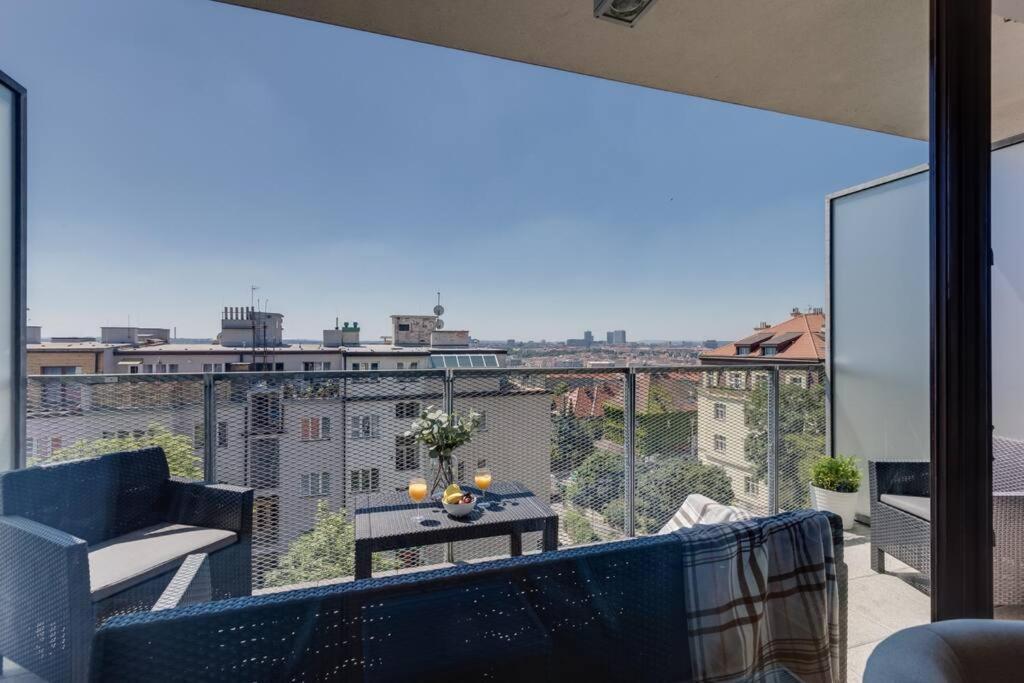 Jt'S Apartments Korunni Str. Prága Kültér fotó