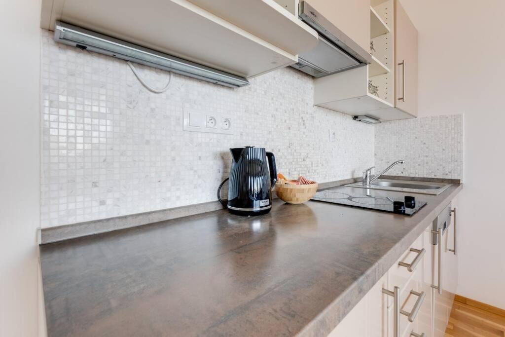 Jt'S Apartments Korunni Str. Prága Kültér fotó